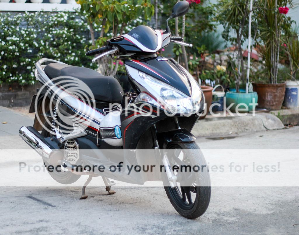 Cần bán 1 em Air Blade 110 đen bạc đầu bự ĐK 2011 xe zin, đẹp chính chủ !!!!!!!! - 2