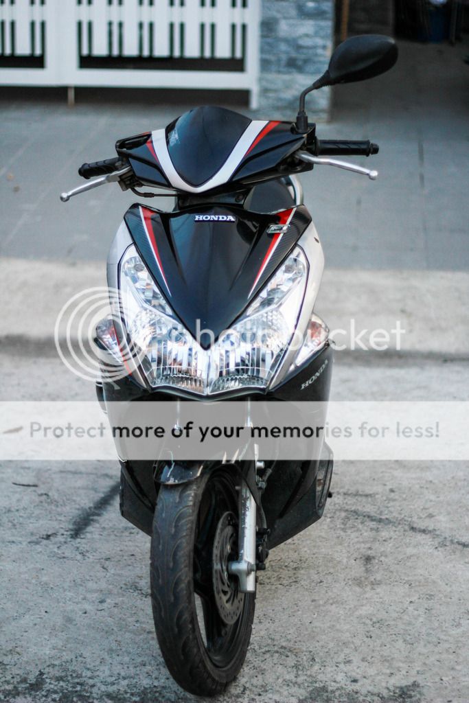 Cần bán 1 em Air Blade 110 đen bạc đầu bự ĐK 2011 xe zin, đẹp chính chủ !!!!!!!! - 4